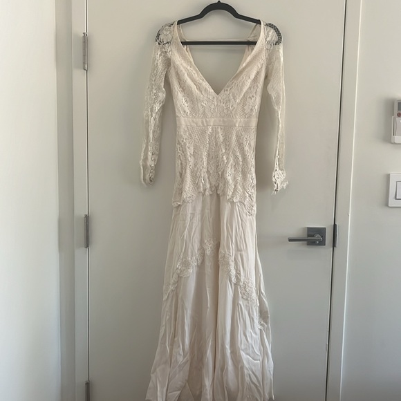 Leanne Marshall Addison lace wedding dress - Picture 3 of 8